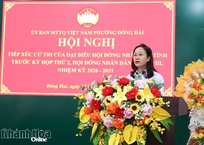 Đại biểu HĐND tỉnh Trần Thị Phép báo cáo với cử tri về dự kiến chương trình Kỳ họp thứ 2, HĐND tỉnh khóa VIII.