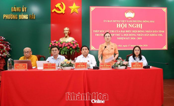 Đại biểu HĐND tỉnh Châu Thị Thanh Hà trao đổi, làm rõ một số vấn đề cử tri địa phương kiến nghị.