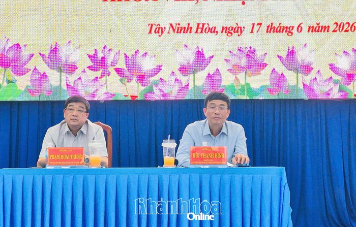 Các đại biểu HĐND tỉnh tiếp xúc cử tri xã Tây Ninh Hòa.