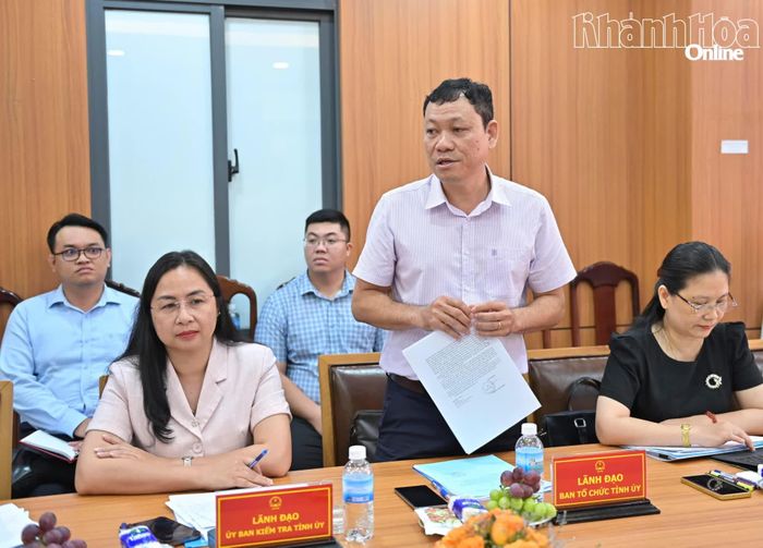 Lãnh đạo Ban Tổ chức Tỉnh ủy phát biểu tại buổi làm việc.