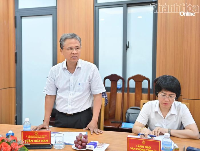 Phó Chủ tịch UBND tỉnh Trần Hòa Nam phát biểu tại buổi làm việc.
