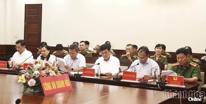 Các đại biểu tham dự buổi làm việc.