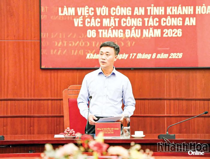 Đồng chí Nguyễn Việt Hùng phát biểu tại buổi làm việc.