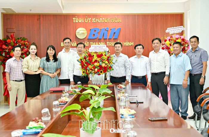 Kiểm toán Nhà nước khu vực VIII thăm, chúc mừng Báo và Phát thanh, Truyền hình Khánh Hòa.