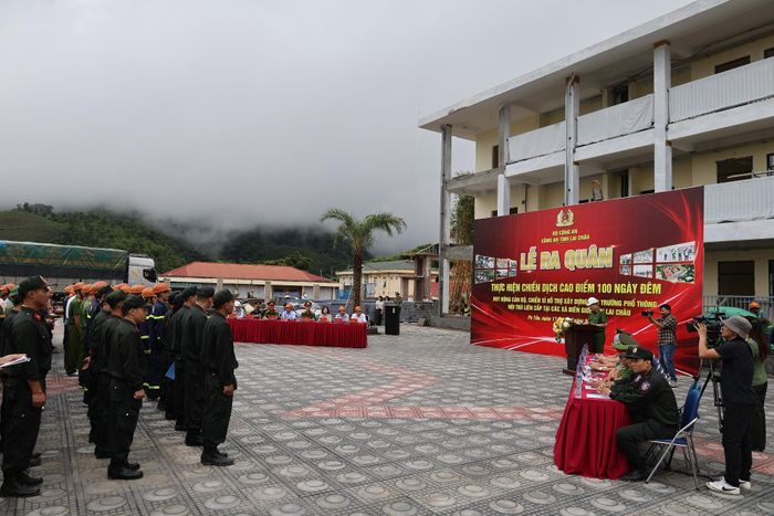 Quang cảnh lễ ra quân.