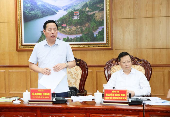 Đồng chí Hà Quang Trung - Chủ tịch UBND tỉnh phát biểu tại cuộc họp. 