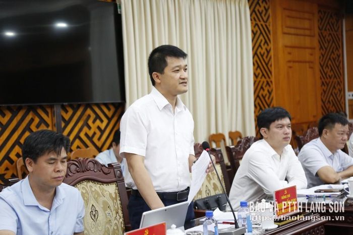 Đồng chí Bí thư Đảng ủy xã Đồng Đăng phát biểu tại hội nghị