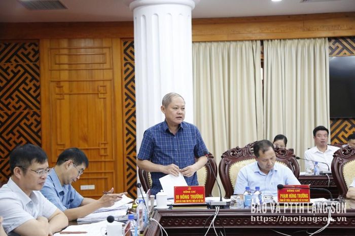 Lãnh đạo Trung tâm Phát triển quỹ đất tỉnh báo cáo kết quả thực hiện công tác GPMB các dự án