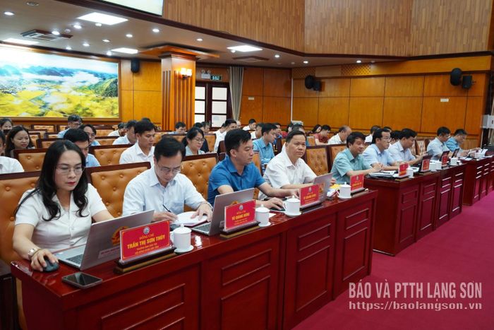 Các đại biểu dự phiên họp