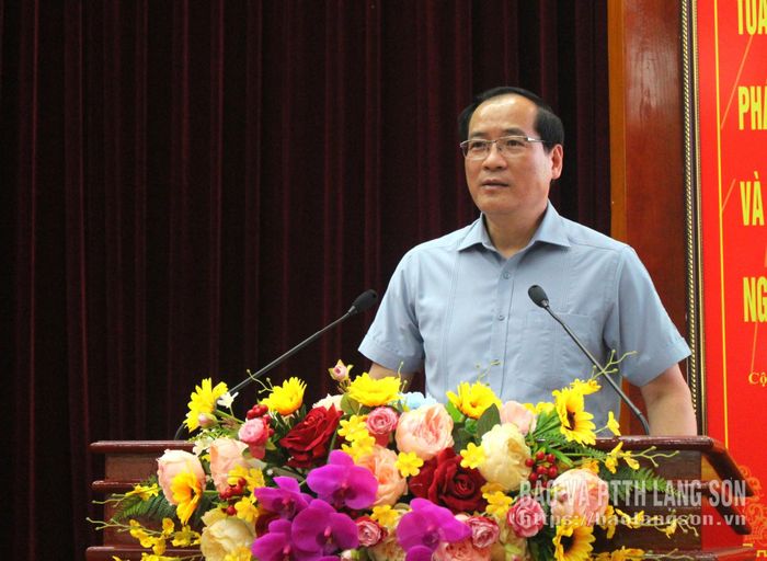 Đồng chí Dương Xuân Huyên, Ủy viên Ban Thường vụ Tỉnh ủy, Phó Chủ tịch Thường trực HĐND tỉnh phát biểu kết luận phiên họp