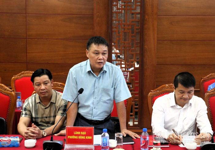 Lãnh đạo Đảng ủy phường Đông Kinh phát biểu tại hội nghị