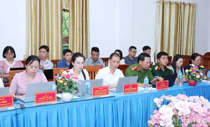 Đại biểu dự buổi khảo sát.