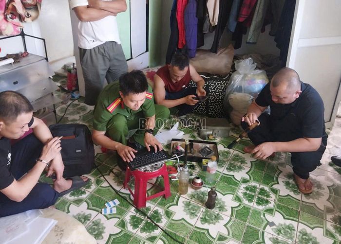 Cơ quan chức năng lập biên bản tại hiện trường.