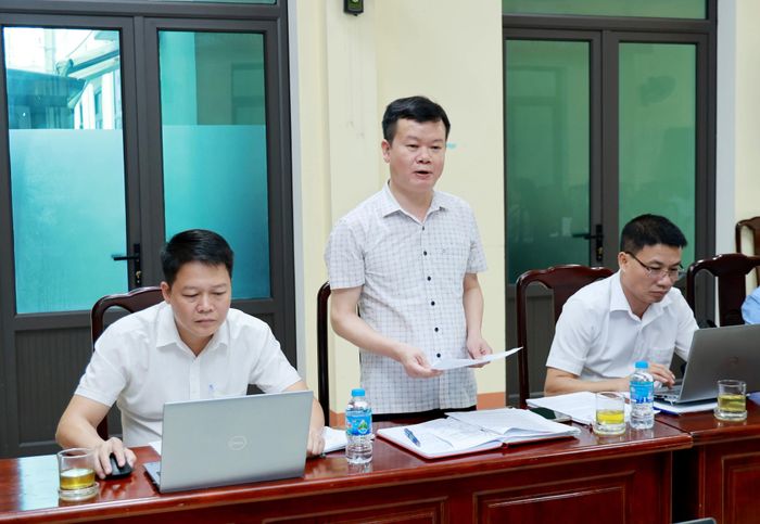 Đại diện Sở Xây dựng, Sở Tài nguyên và Môi trường tham gia ý kiến.