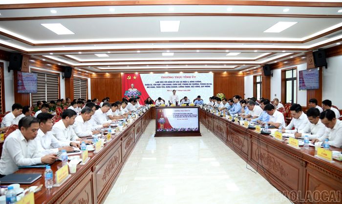 Quang cảnh buổi làm việc.