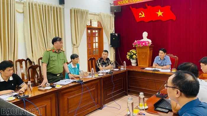 Quang cảnh cuộc họp.