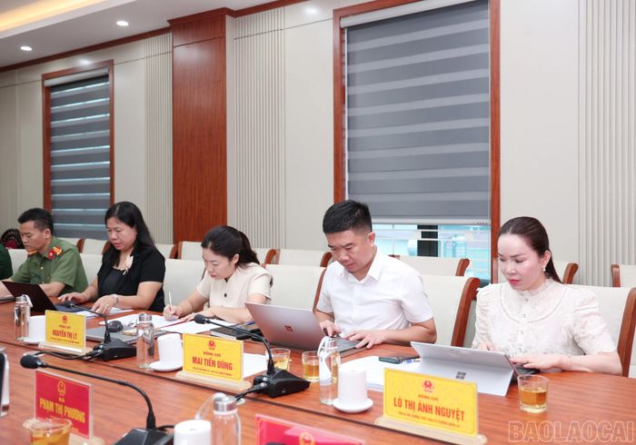 Đại biểu dự buổi khảo sát.