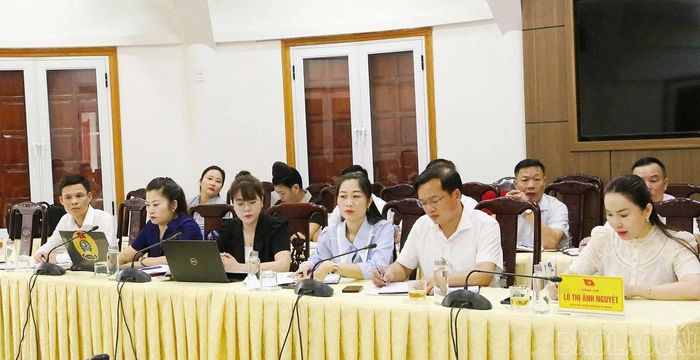 Các đại biểu dự buổi làm việc.