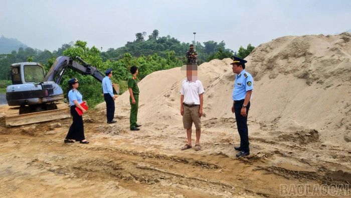 Phối hợp phát hiện, xử lý doanh nghiệp tàng trữ 240 m³ cát không rõ nguồn gốc hợp pháp.