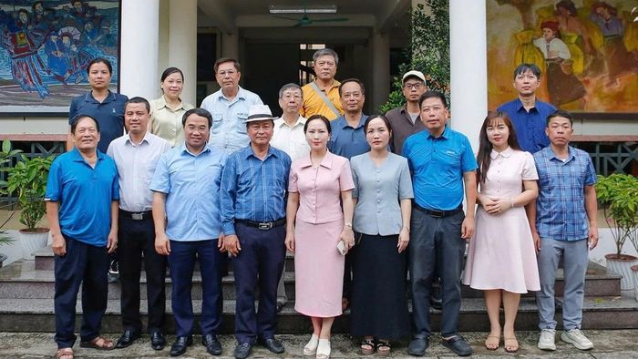 Các đại biểu và hội viên chụp ảnh lưu niệm tại buổi bế mạc trại.