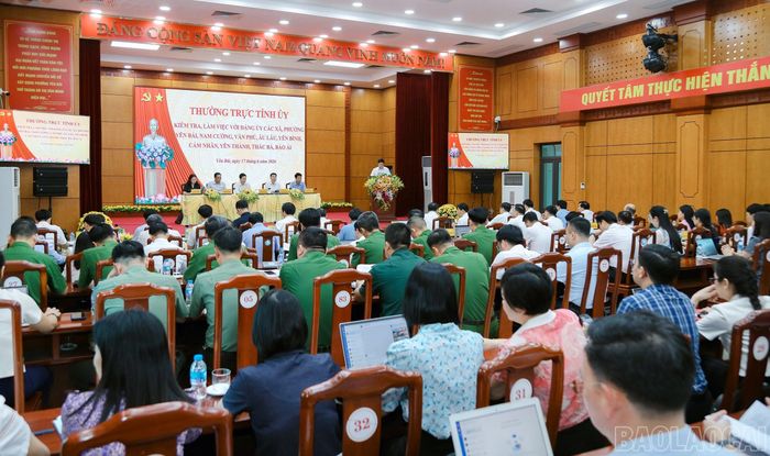 Quang cảnh buổi làm việc.