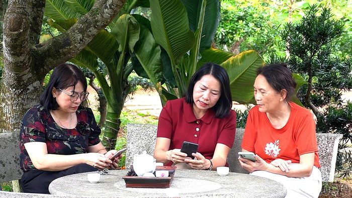 Cán bộ, hội viên phụ nữ phường Nam Cường theo dõi đại hội với nhiều niềm tin và kỳ vọng.