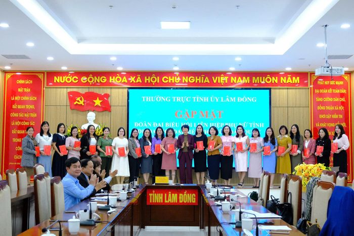 Phó Bí thư Tỉnh ủy, Chủ tịch Ủy ban MTTQ Việt Nam tỉnh Lâm Đồng Phạm Thị Phúc gặp mặt đoàn đại biểu dự Đại hội đại biểu Phụ nữ toàn quốc lần thứ XIV