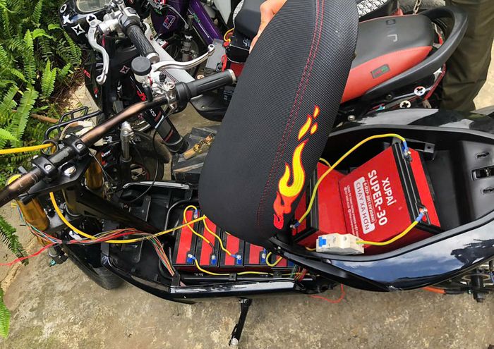 Theo quy định, tốc độ tối đa xe đạp điện từ 25-35 km/h, nhưng các học sinh đã độ chế trái phép, nâng tốc độ xe điện lên 110-120 km/h