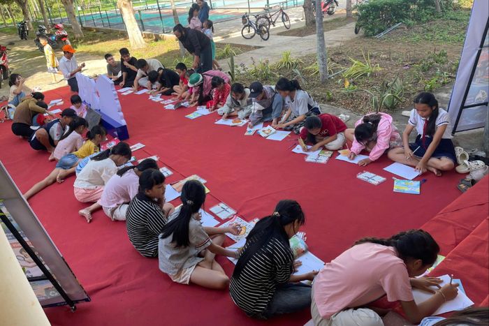 Tham gia trò chơi vẽ tranh để nhận sách