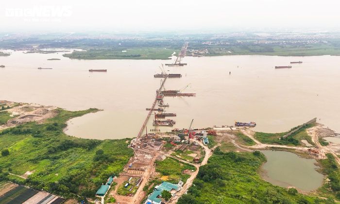 Toàn cảnh công trường xây dựng cầu Thượng Cát sau 8 tháng triển khai thi công. Ảnh: Báo VTC News