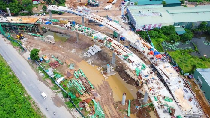 Hai nhịp cầu nhánh 4 đã hoàn thành, hiện đơn vị thi công đang triển khai các hạng mục nhịp cầu nhánh 1, 2 và 3.