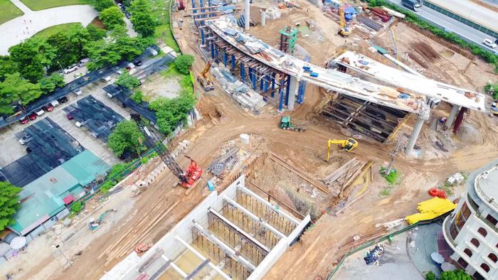 Dự án có thiết kế xây dựng các nút giao gồm các nhánh tuabin kết hợp hầm trực thông: Xây dựng hầm chui trực thông theo hướng Lê Trọng Tấn đi Quốc lộ 32, tim tuyến trùng với đường Lê Trọng Tấn, bố trí 04 làn xe với tổng chiều dài 910 m.