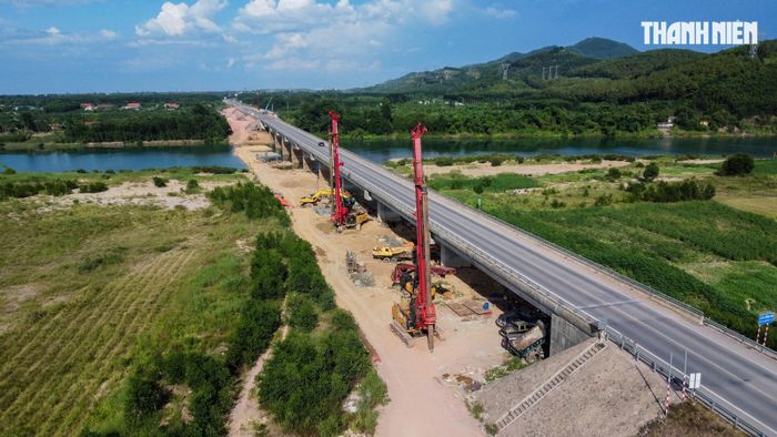 Hạng mục sông Cầu Bồ bị cảnh báo do thi công chậm tiến độ. Ảnh: Lê Hoài Nhân/ Báo Thanh Niên