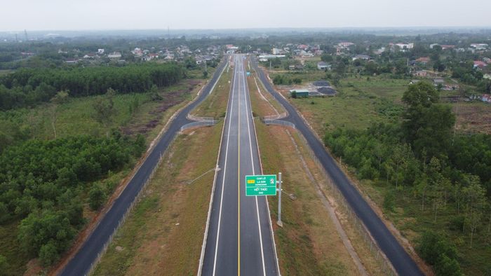 Dự án mở rộng cao tốc Cam Lộ - La Sơn là công trình giao thông trọng điểm của khu vực miền Trung. Ảnh: Báo Chính Phủ