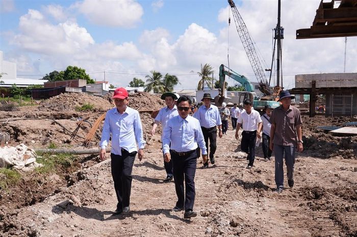 Lãnh đạo tỉnh kiểm tra thực tế và yêu cầu xử lý dứt điểm các vướng mắc về mặt bằng.