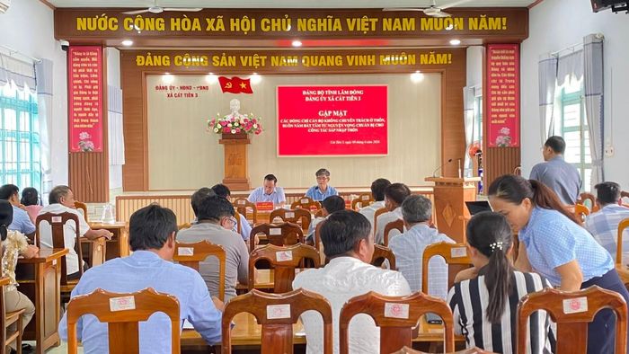 Xã Cát Tiên 3 tổ chức gặp mặt, nắm bắt nguyện vọng và lấy ý kiến các trưởng thôn về công tác sáp nhập thôn trên địa bàn