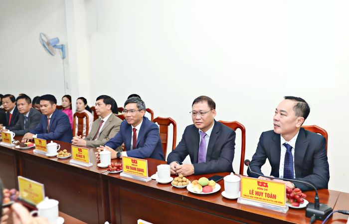Ban Giám đốc Báo và Phát thành Truyền hình Lâm Đồng dự buổi thăm và làm việc