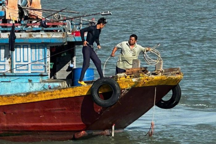 Các phương tiện tham gia trục vớt tàu bị nạn