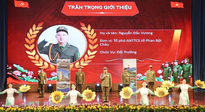 Các đội thi thể hiện khả năng sáng tạo, linh hoạt trong phần giới thiệu