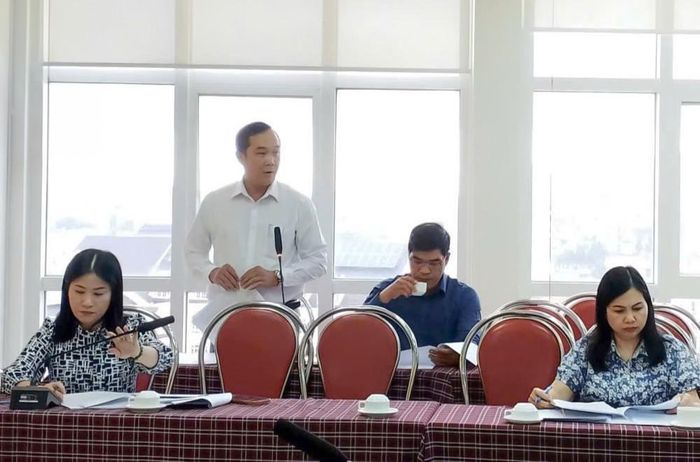 Các thành viên Ban Tổ chức tham gia thảo luận, rà soát các phương án chuẩn bị cơ sở vật chất và điều kiện phục vụ thi đấu