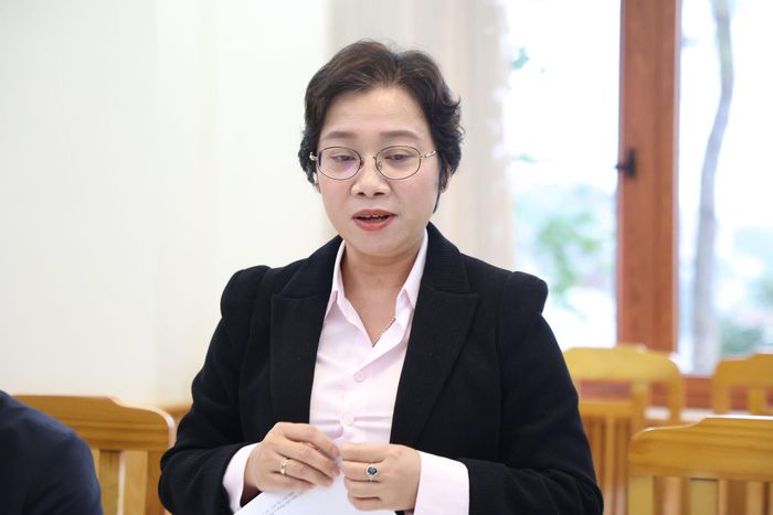 Lãnh đạo Sở Văn hóa, Thể thao và Du lịch Lâm Đồng báo cáo khái quát kết quả của ngành du lịch trong 6 tháng đầu năm 2026