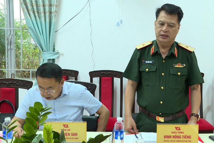 Thiếu tướng Đinh Hồng Tiếng, Ủy viên Ban Thường vụ Tỉnh ủy, Chỉ huy trưởng Bộ Chỉ huy Quân sự tỉnh đề nghị xã Quảng Sơn nắm chắc tình hình địa bàn, chủ động phòng ngừa, không để phát sinh điểm nóng về an ninh, trật tự
