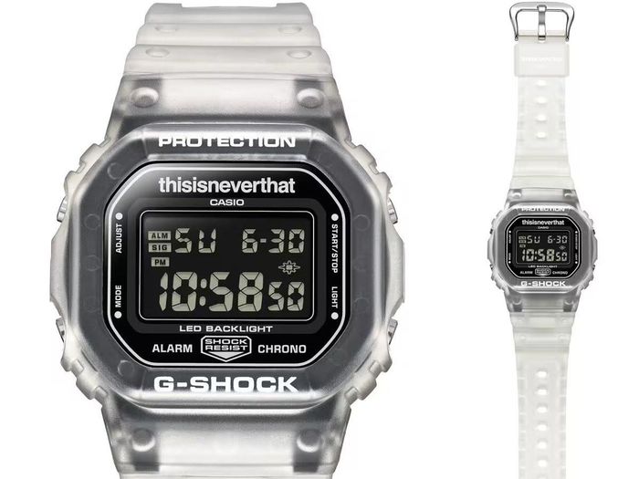 Cận cảnh mặt trước của Casio G-Shock DW-5600TNT-7 với màn hình LCD ngược và vành bezel trong suốt.