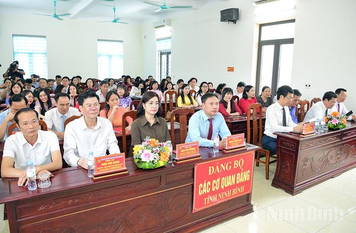 Các đại biểu dự hội nghị.