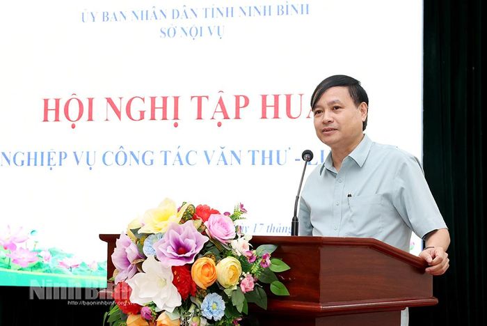 Đồng chí Nguyễn Sơn Ngọc Thành, Phó Giám đốc Sở Nội vụ phát biểu tại lớp tập huấn.