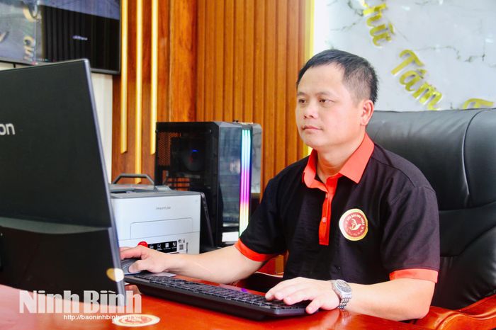 Anh Đinh Văn Thuận tích cực đưa các sản phẩm nông nghiệp lên các sàn thương mại điện tử.