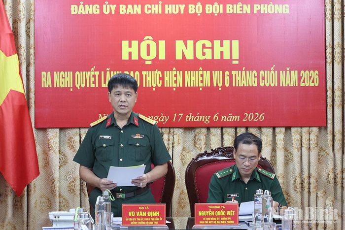 Đồng chí Đại tá Vũ Văn Định, Ủy viên Ban Thường vụ Tỉnh ủy, Phó Bí thư Đảng ủy Quân sự tỉnh, Chỉ huy trưởng Bộ CHQS tỉnh phát biểu chỉ đạo hội nghị.
