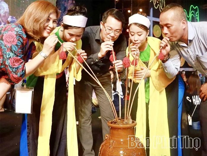 Rượu cần trở thành “sứ giả” văn hóa, du lịch hấp dẫn.