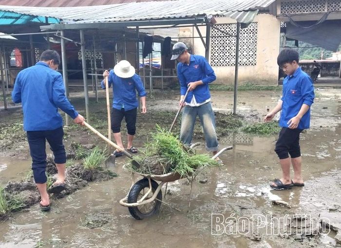 Các hoạt động giữ gìn vệ sinh môi trường được Đoàn Thanh niên xã Vân Sơn triển khai hiệu quả.