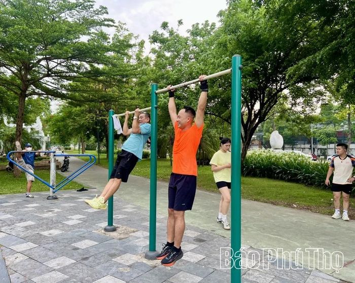 Công viên Văn Lang là điểm đến quen thuộc của đông đảo người dân tham gia luyện tập thể dục, thể thao.